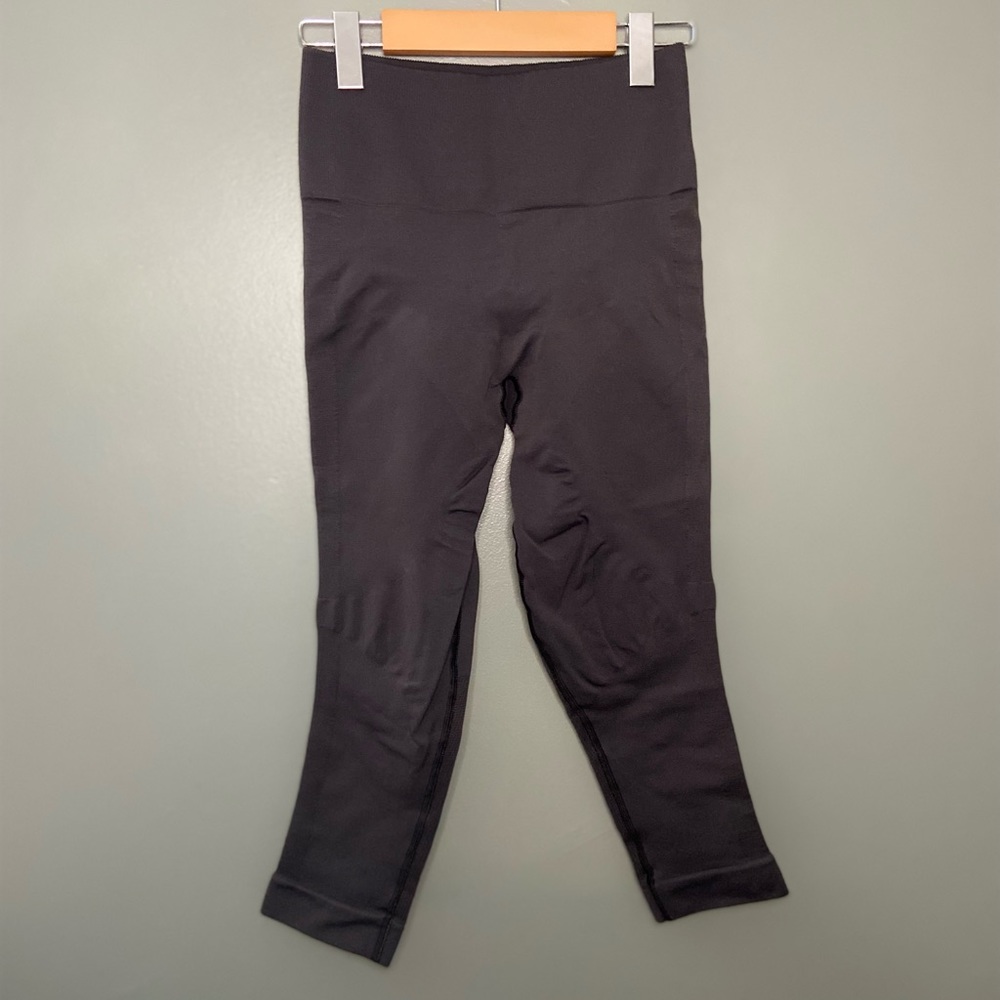 Lululemon compression crops